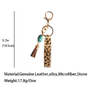Portachiavi in pelle leopardata con perla turchese e nappa, lunghezza totale 14,5 cm