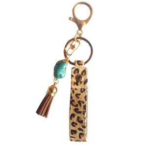 Portachiavi bohémien con cinturino leopardato, pietra turchese e nappe marroni in pelle