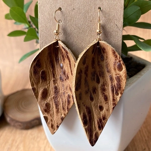 Pendientes vintage de cuero en forma de hoja con estampado de leopardo y gancho oro