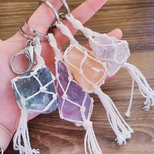 Handmade Woven Natural Raw Stone Keychain Bohemian Tassel Bag Hanging Ornament Clear Quartz Amethyst Fluorite Quartz Stone Keyring