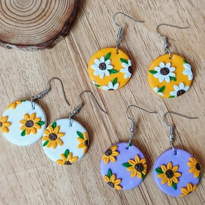 Pendientes de Gancho de Girasol y Margarita de Arcilla Polimérica Hechos a Mano para Mujer Lindos Pendientes de Cobre con Flor 3D