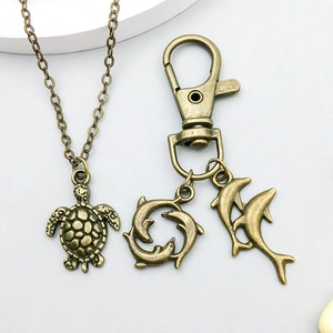 Details von Vintage-Bronze-Anhängern mit Meeresschildkröte-Halskette und Delfin-Charme