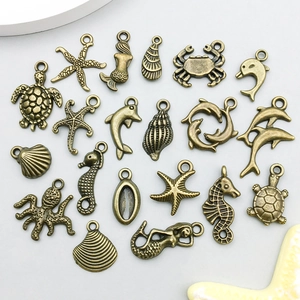 Detaillierte Sammlung antiker Bronze-Meeresanhänger für DIY-Halsketten und Armbänder