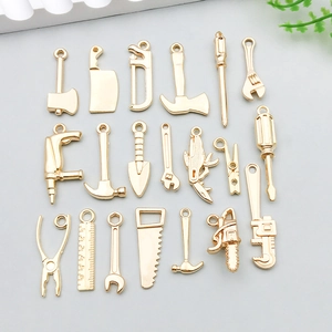 Legierung Gold Mini Werkzeug Anhänger Set DIY Schmuckherstellung Charms Für Halskette Armband Hammer Schraubenschlüssel Säge Zange Form Zubehör