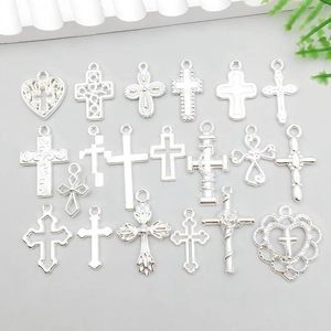 Pendenti a Croce Cava in Lega di Zinco Argento per Set Accessori Fai da Te Gioielli Pendenti Religiosi Cattolici Cuore Floreale