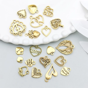 Variété de pendentifs cœur avec ailes en alliage doré pour bijoux DIY et colliers