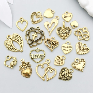 Détails de pendentifs cœur dorés antiques avec motifs d'ailes et de croix pour bijoux DIY