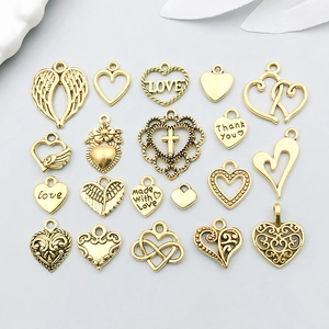 Pendentifs en Alliage de Zinc Or Antique Forme Cœur Ailes Croix Lettre pour Création de Bijoux DIY Bracelet Collier Accessoires Vintage Creux