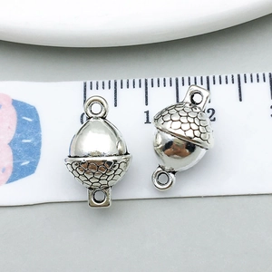 Macro de breloques gland argentées sur échelle d'environ 1,5 cm pour bijoux artisanaux