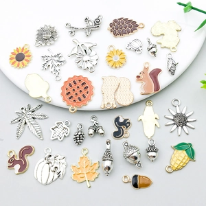Lot de breloques émaillées d'automne avec dinde et citrouille pour création de bijoux