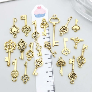 Antique gold heart key pendants set for DIY necklaces and bracelets in various styles