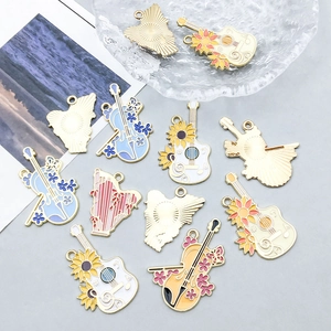 Pendentifs instruments de musique en émail avec motifs fleurs pour bijoux DIY