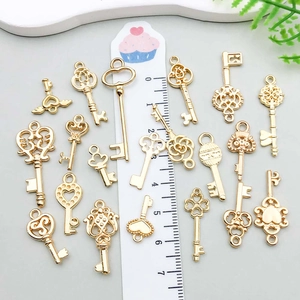 Set van vintage gouden legering sleutelhangers met hart- en uilontwerpen voor DIY sieraden