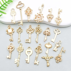 Set van 18 gouden vintage hart- en kroonsleutelhangers voor DIY-sieraden en hangers