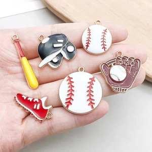 Set di ciondoli da baseball fai-da-te con mazza, casco, guanto e scarpa per gioielli