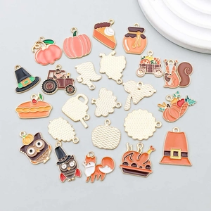 Details bunter Thanksgiving-Emaille-Anhänger mit Kürbis- und Eulen-Motiven für DIY-Schmuck
