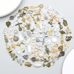Set mit 100 Wein-Anhängern aus Legierung in Gold, Silber und Bronze für DIY-Schmuck