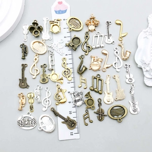 Lot de pendentifs de musique en alliage avec instruments et notes en plusieurs finitions