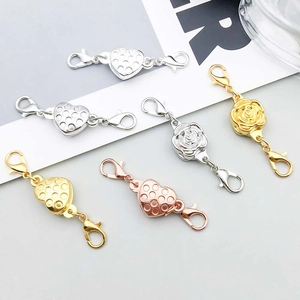 Set dettagliato di chiusure magnetiche a rosa e cuore con moschettoni per gioielli
