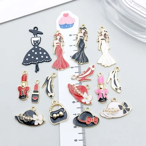 Zwart-wit emaille bedeltjes lippenstift en hoed voor DIY sieraden maken projecten