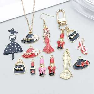 Vergulde emaille bedeltjes set met lippenstift en hoed hangers voor DIY sieraden maken
