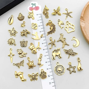 Assortimento di ciondoli in lega d'oro gatto farfalla animale per creazione gioielli DIY