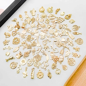Pendentifs variés en alliage doré incluant Arbre de Vie et notes de musique pour bijoux
