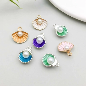 Pendentifs coquillage émaillés avec perles en six couleurs pour création de bijoux DIY