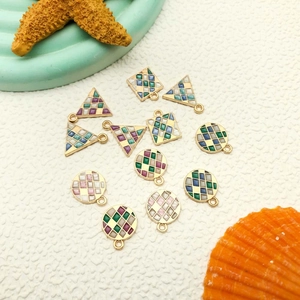 Bunte geometrische Legierungsanhänger mit Vergoldung und Emaillegitter für DIY Schmuck