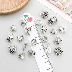 Varietà di perline DIY in lega d'argento antico con ciondoli cuore e stella per bracciali