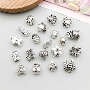 Assortimento di perline argentate vintage a forma di cuore e corona per bracciali DIY