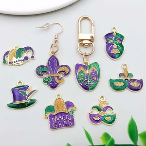 Lot de breloques émaillées Mardi Gras et accessoires bijoux en violet, vert et doré brillant