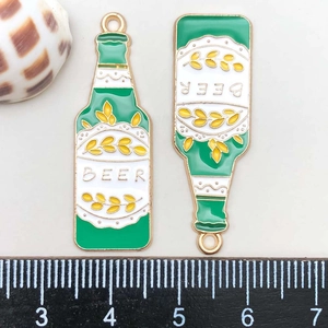 Détails des pendentifs bouteille de bière en émail vert avec échelle de mesure bijoux