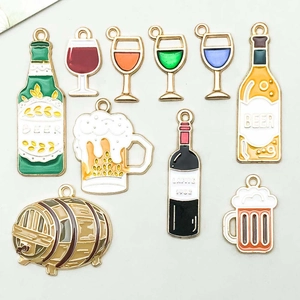 Détail de 10 breloques en alliage émaillé thème vin pour la création de bijoux DIY