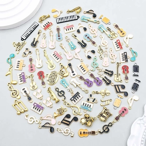 Pendentifs musicaux en alliage coloré avec guitare et notes pour bijoux DIY