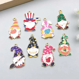 Set van 8 kleurrijke emaille kabouterhangers voor DIY feestelijke armbanden en sieraden