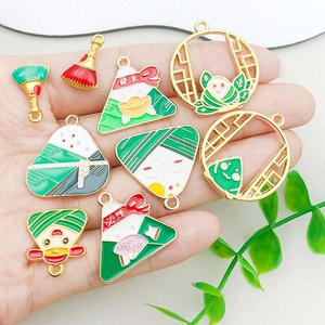Groene emaille zongzi-bedeltjes met goudlaag voor DIY vakantie-sieraden maken