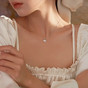 Elegante collar con colgante de estrella de plata s925 con estrella dorada y circonita
