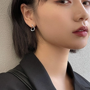 Modern s925 silver irregular curve earrings with minimalist twist geometric design