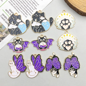 Lindos Colgantes de Esmalte de Gato de Dibujos Animados Aleación de Zinc Chapado en Oro Murciélago Mariposa Alas Dijes DIY Joyería