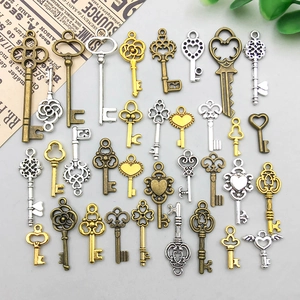 Vintage Alloy Key Pendants For DIY Jewelry Making Antique Bronze Silver Gold Hollow Heart Floral Charms Crafting Accessories