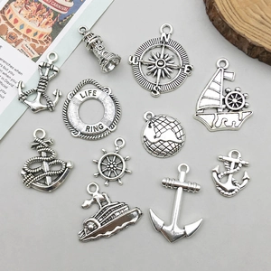 Pendentifs nautiques en alliage argenté vintage avec ancres, gouvernails et boussoles