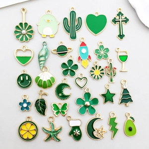 Breloques en Alliage d'Émail Vert pour Fabrication de Bijoux DIY Cœur Étoile Lune Feuille Floral Plaqué Or