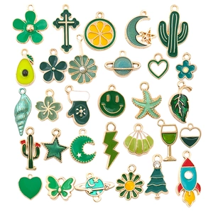 Assortiment de breloques en émail vert fleurs et feuilles pour création de bijoux DIY