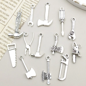 Vue à plat de pendentifs outils vintage en alliage d'argent pour création de bijoux DIY