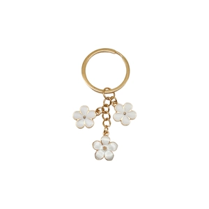 Élégant porte-clés doré avec fleurs en émail blanc et fermoir anneau minimaliste chic