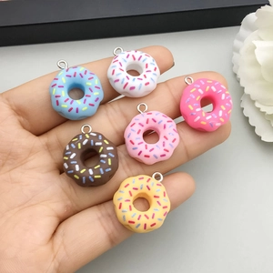 Kleurrijke hars donut hangers met zilveren ringen voor DIY sieraden maken