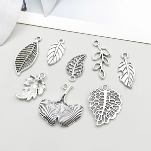 Achtteiliges Set aus antiken Blattsilber-Anhängern aus Legierung für DIY-Schmuck