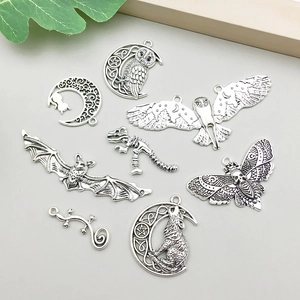Set de colgantes góticos de aleación de plata antigua con lobo lunar, murciélago y búho