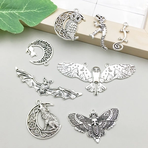 Set de colgantes vintage de aleación de plata con motivos de murciélago y lobo para joyería